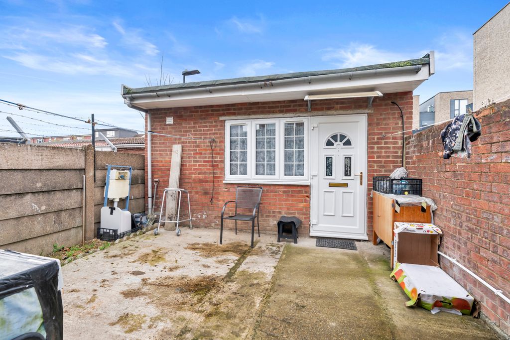 Property photo 3 of 11