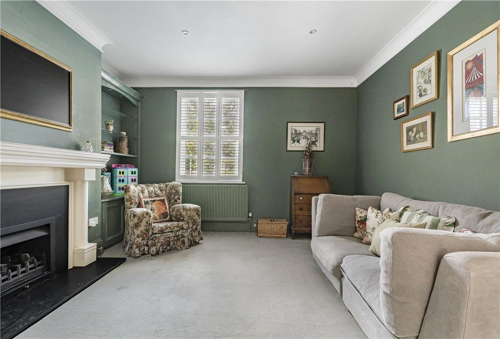 Property photo 3 of 19 Sitting Room