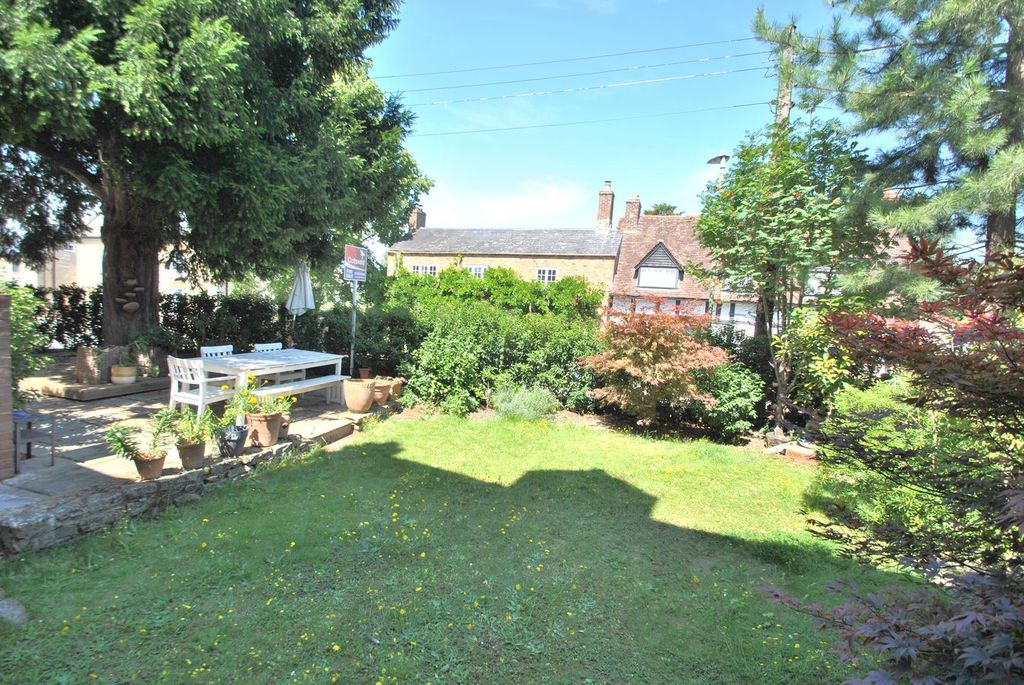 Property photo 2 of 21