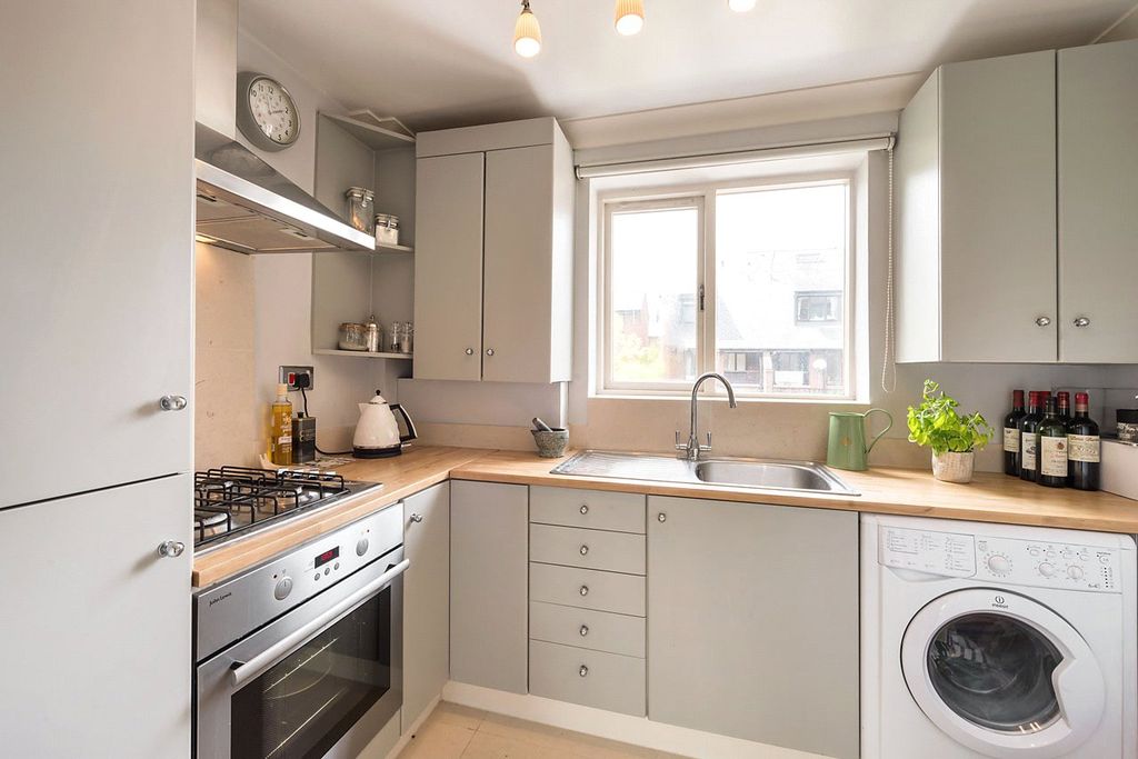 Property photo 3 of 8 Kitchen.Jpg