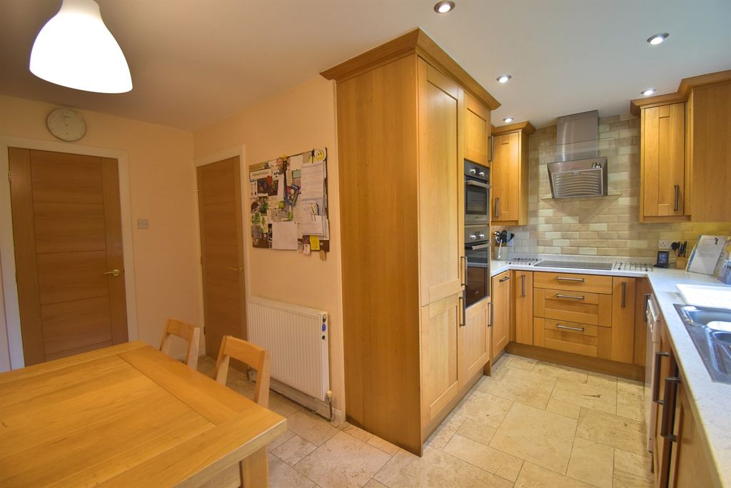 Property photo 2 of 21 Fitted Kitchen/Breakfast Area