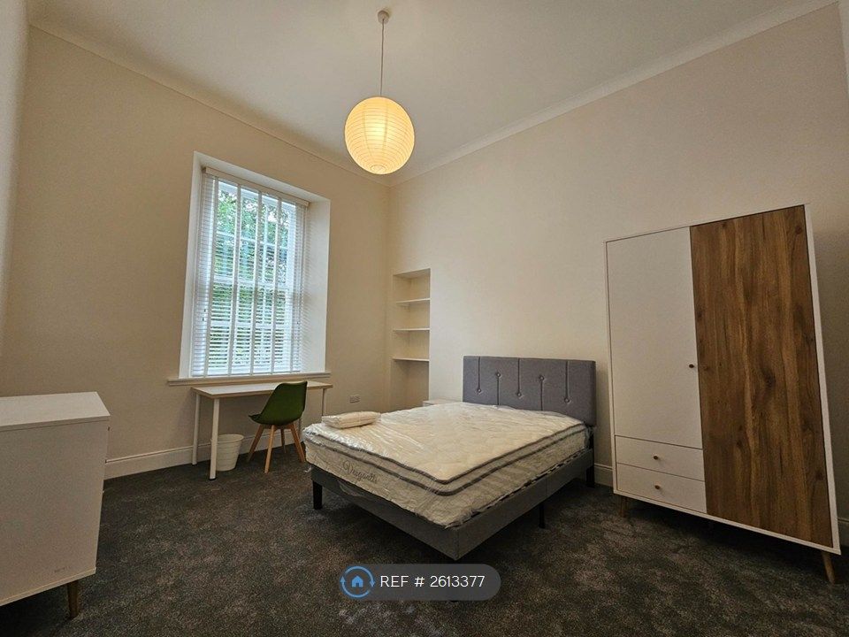 Property photo 3 of 10 Bedroom 1