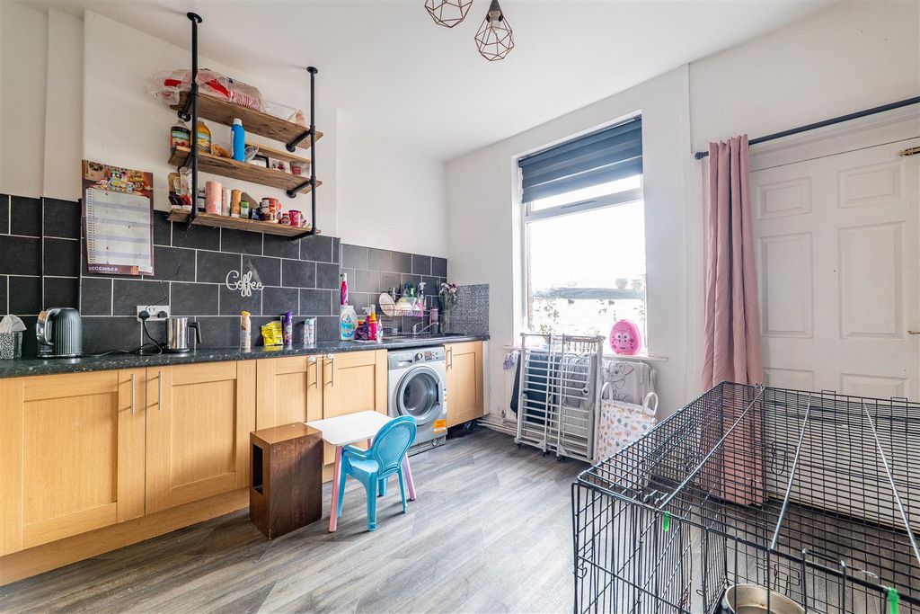 Property photo 3 of 12 Kitchen/Dining Room