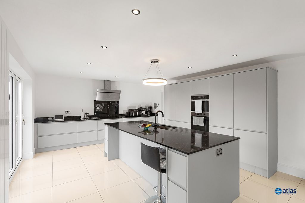 Property photo 2 of 20 Kitchen/Diner