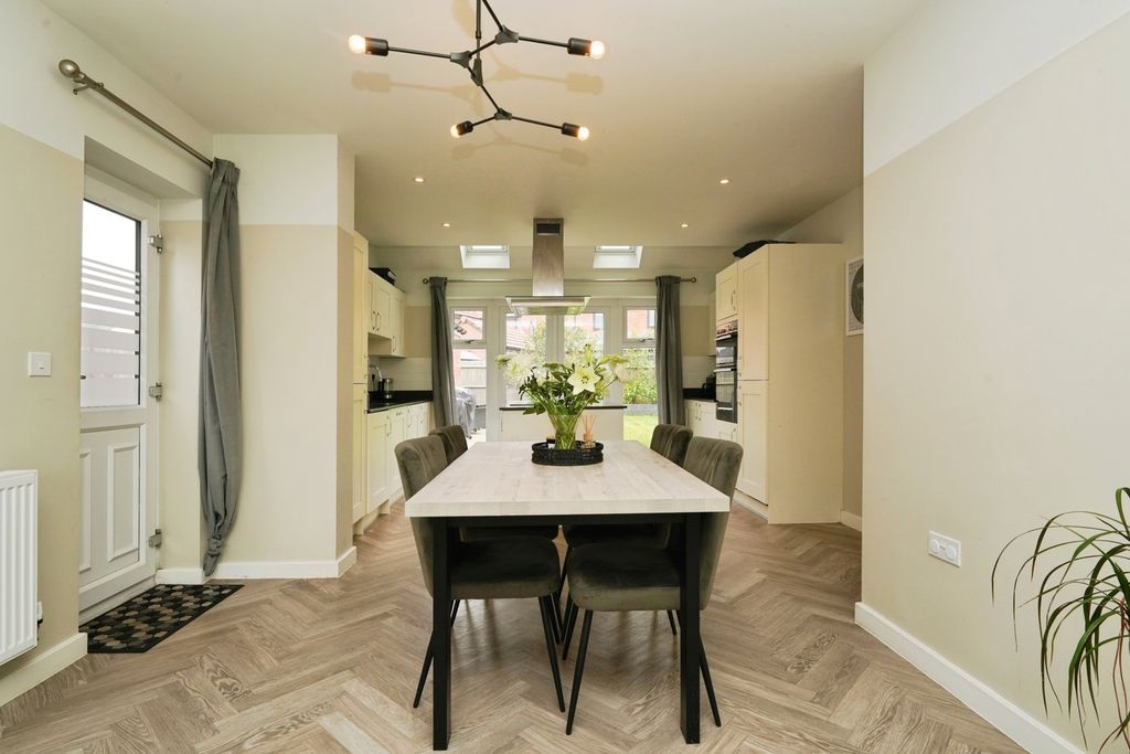Property photo 3 of 18 Pbox-Img.Jpg