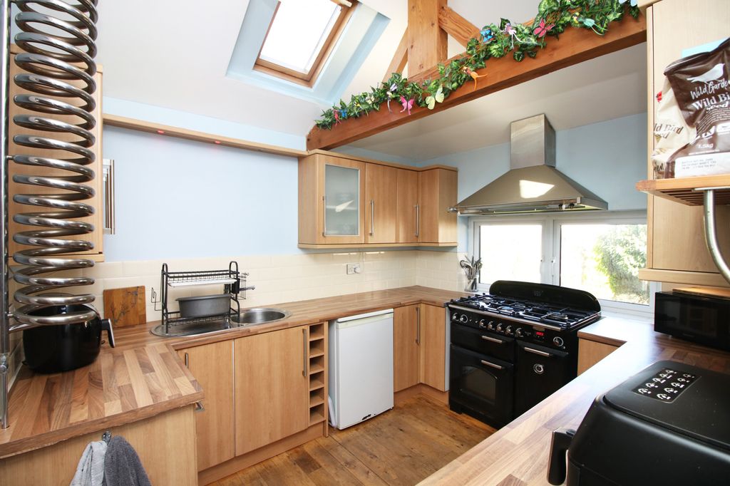 Property photo 3 of 33