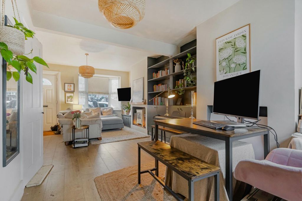 Property photo 2 of 25 18_72653.Jpg