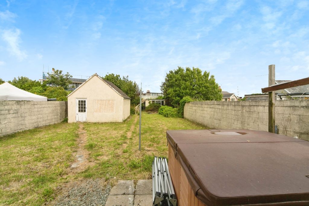 Property photo 3 of 17 Photo