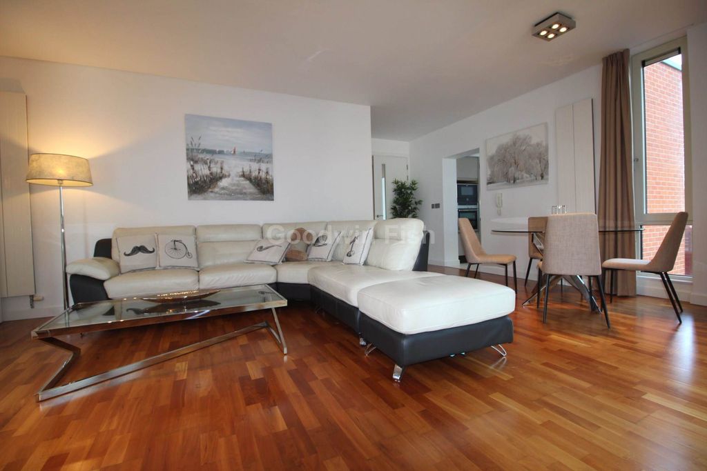 Property photo 2 of 8