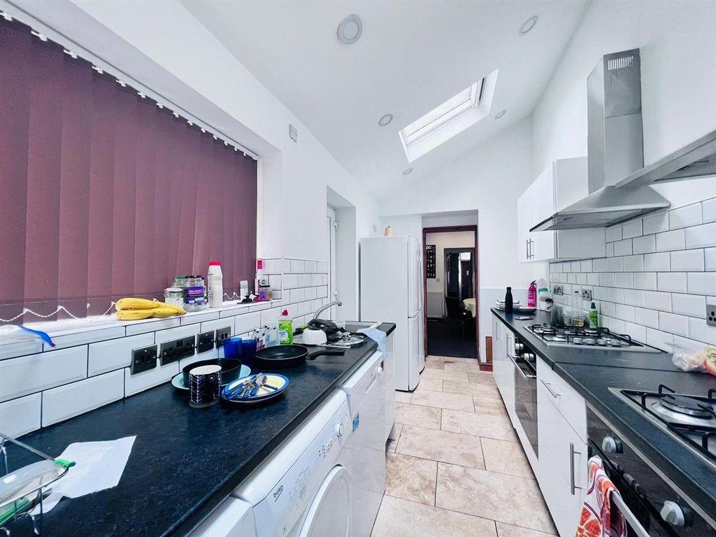 Property photo 3 of 22 Kitchen