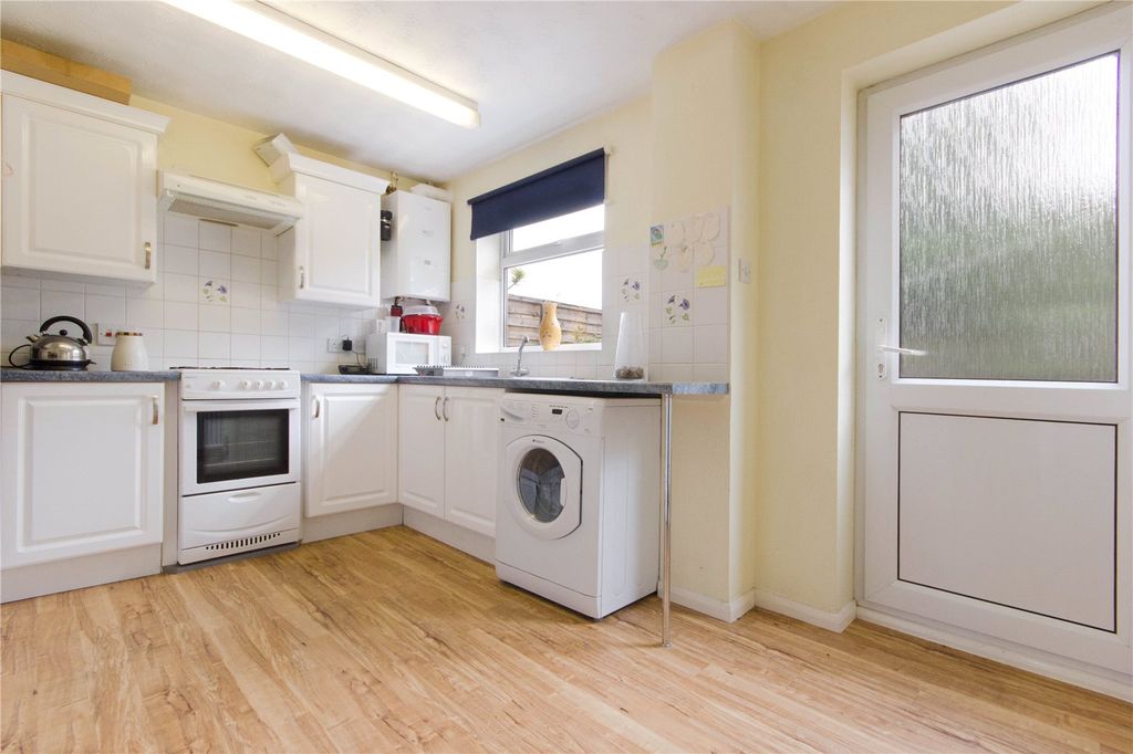 Property photo 2 of 7 Kitchen