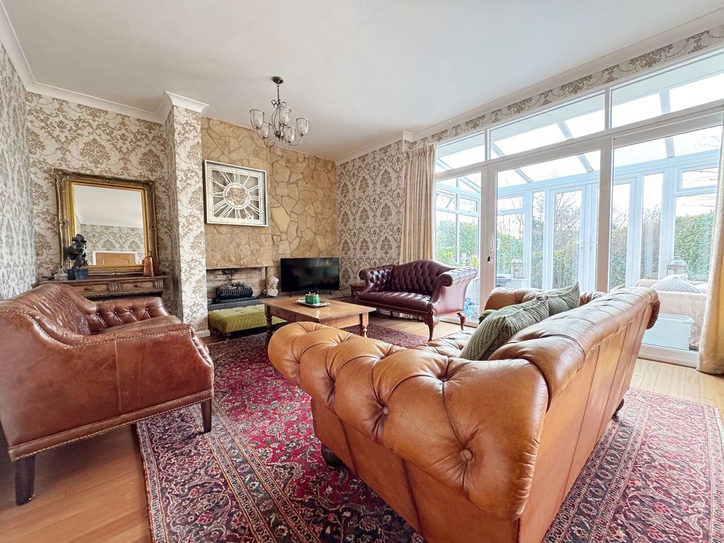 Property photo 2 of 22 Lounge