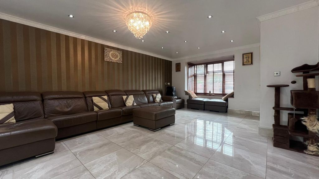 Property photo 2 of 15 Whatsapp Image 2025-10-09 At 15.09.19.Jpeg