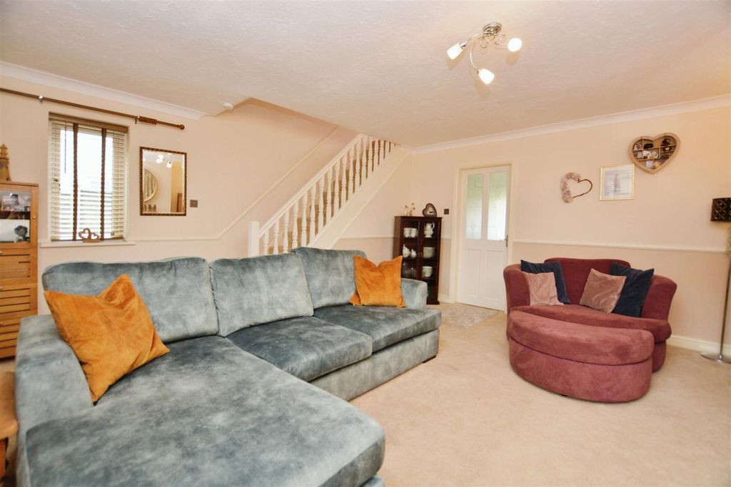 Property photo 3 of 25 Living Room