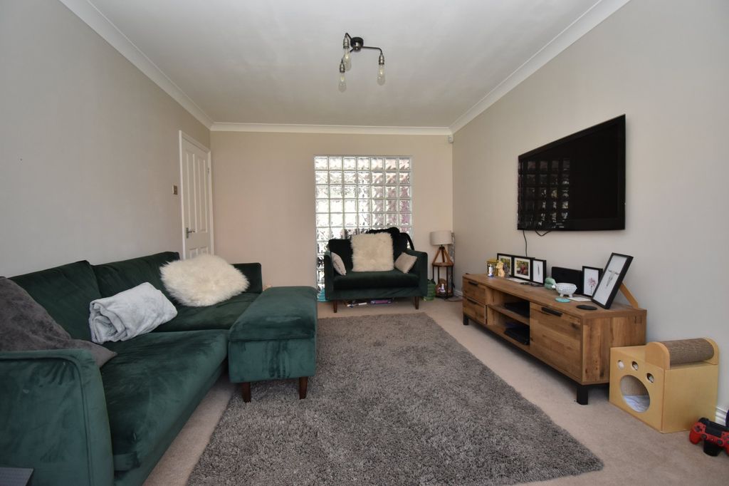 Property photo 2 of 20