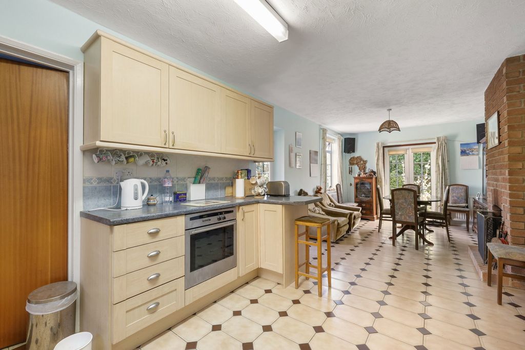 Property photo 3 of 25