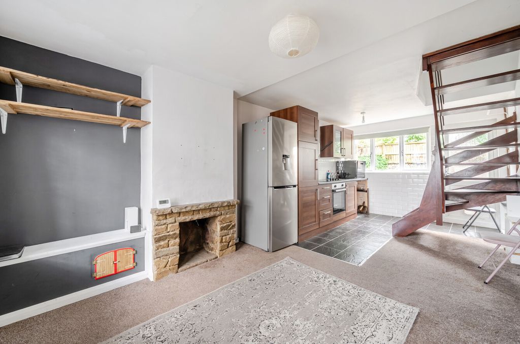 Property photo 2 of 12 1457350-9-6A02157...