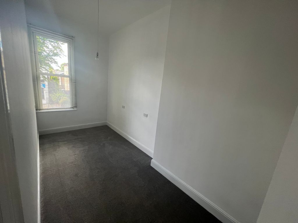 Property photo 2 of 8 Bedroom
