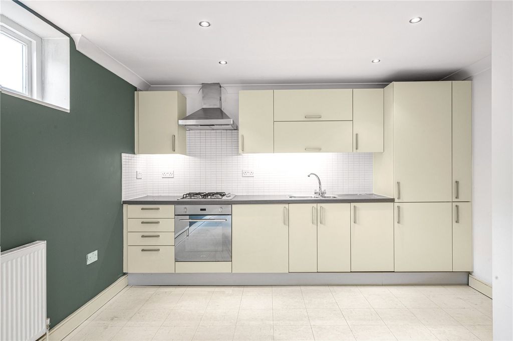 Property photo 3 of 9 Kitchen
