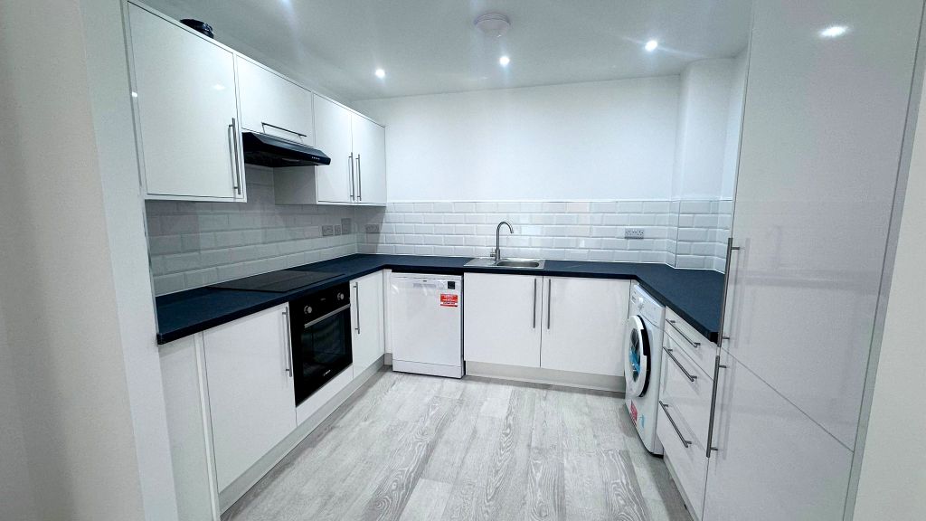 Property photo 2 of 10 Kitchen