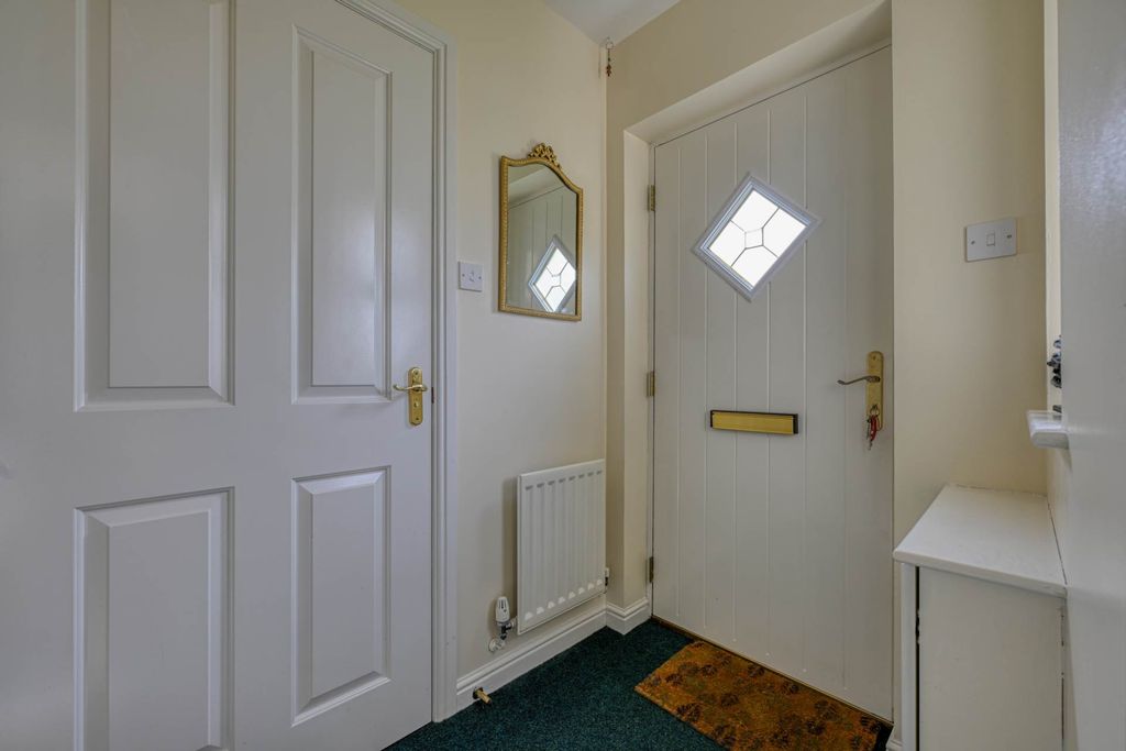 Property photo 2 of 27