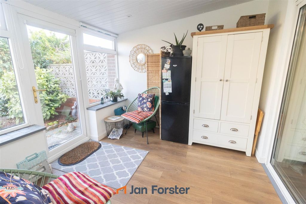 Property photo 3 of 10 Sun Room