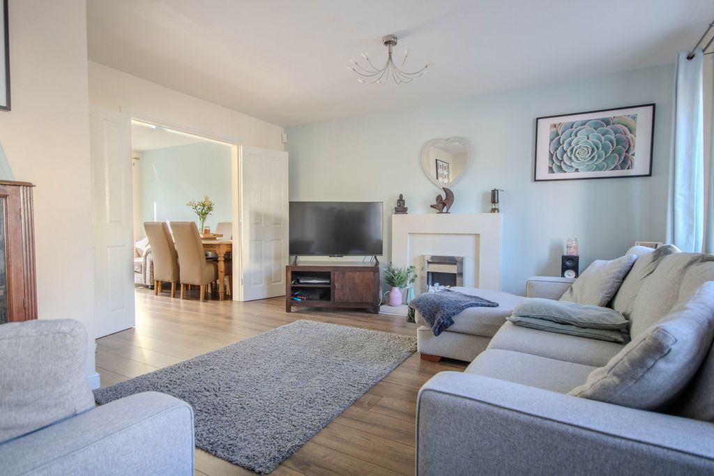 Property photo 2 of 24