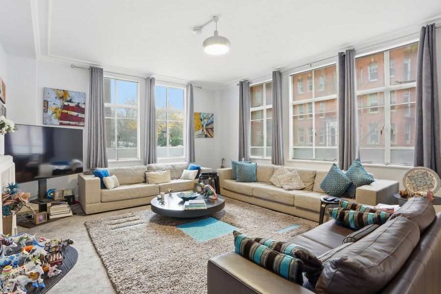 Property photo 1 of 17