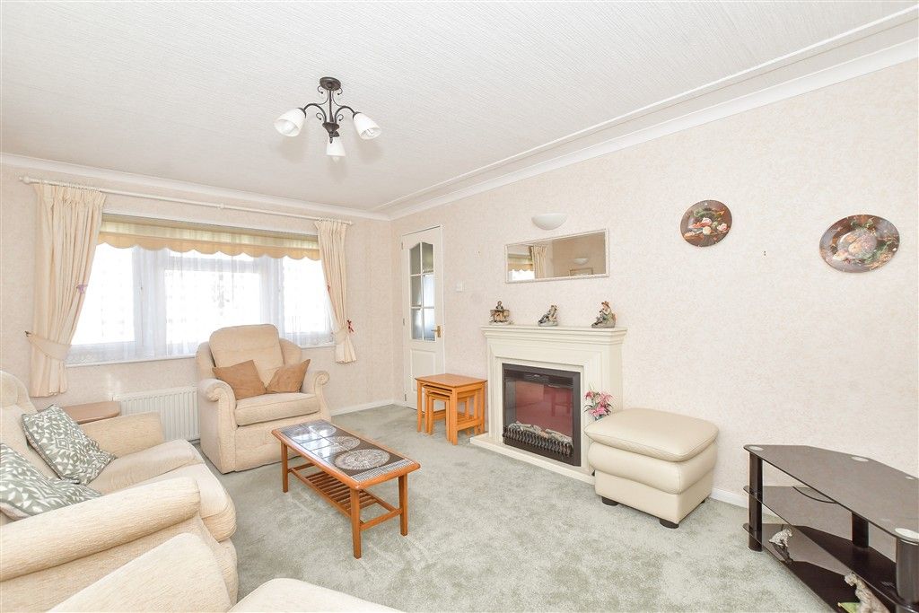 Property photo 3 of 13 Lounge