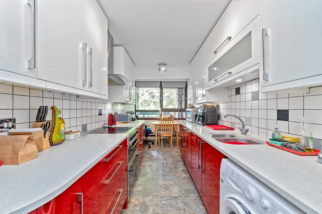 Property photo 3 of 17 4Holmescourt-8.Jpg