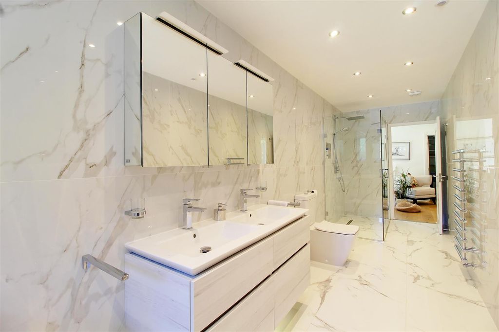 Additional image 40 of 5 bed detached house for saleDixons Hill Close, North Mymms AL9