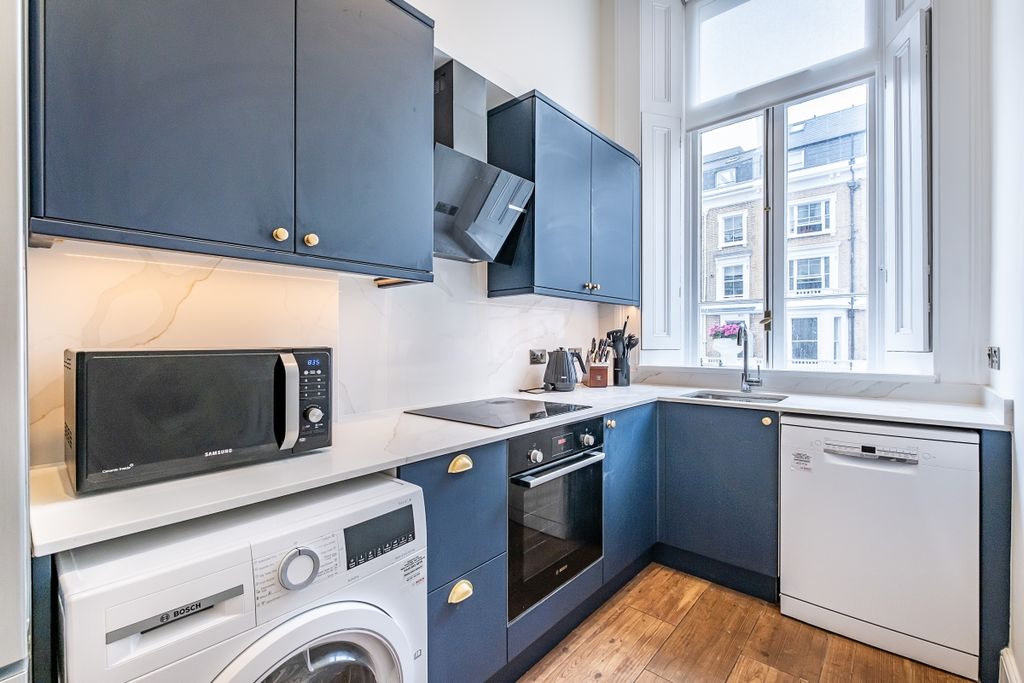 Property photo 2 of 12 Kitchen