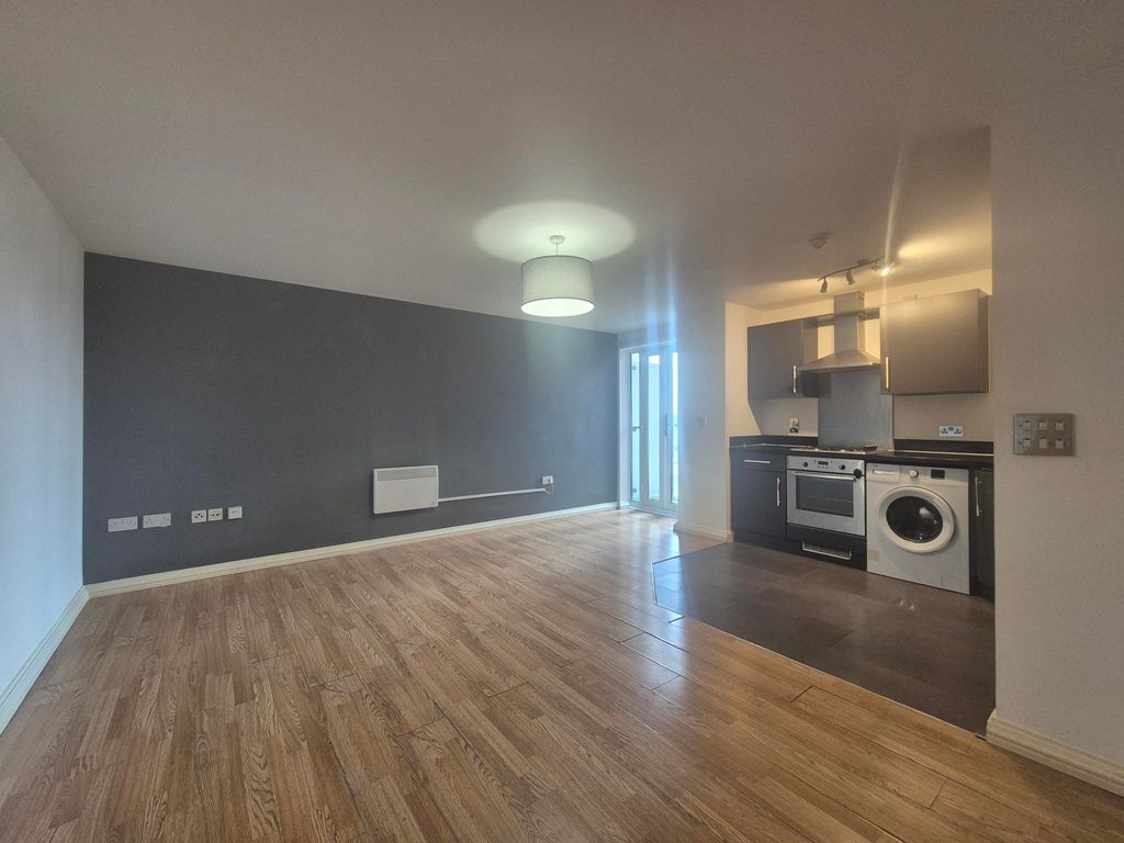 Property photo 2 of 18 1000050788