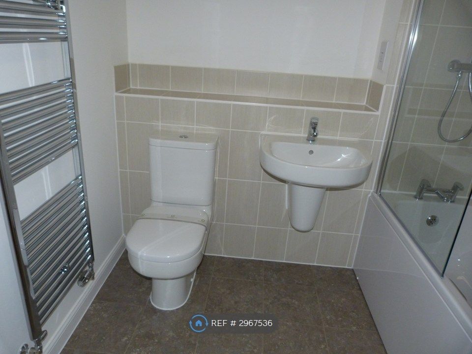 Property photo 3 of 11 Bathroom