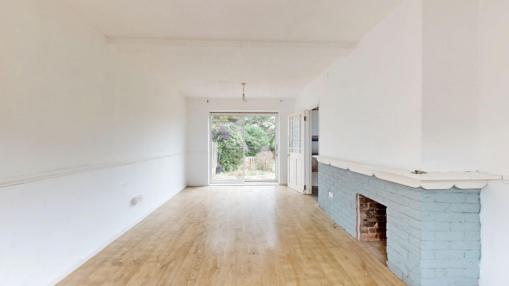 Property photo 2 of 23 25 Pirbright Crescent, New Addington, Croydon, Cr0 0Rt
