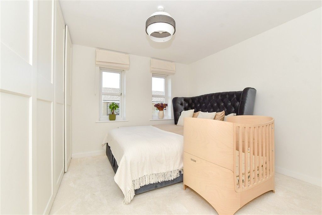 Property photo 1 of 17 Bedroom 1