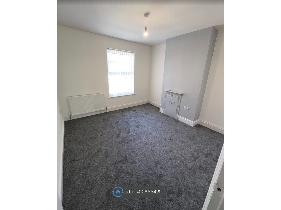 Property photo 2 of 6 Bed 1