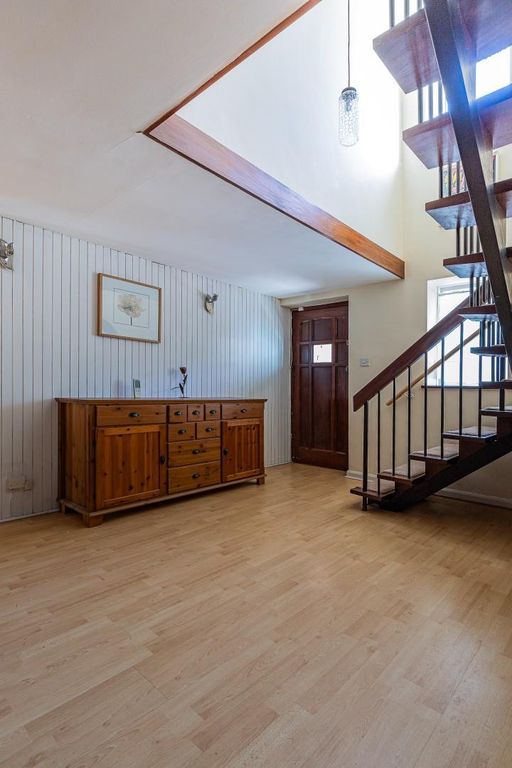 Property photo 3 of 34 Hall