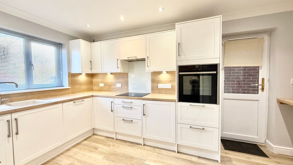 Property photo 3 of 15 Kitchen