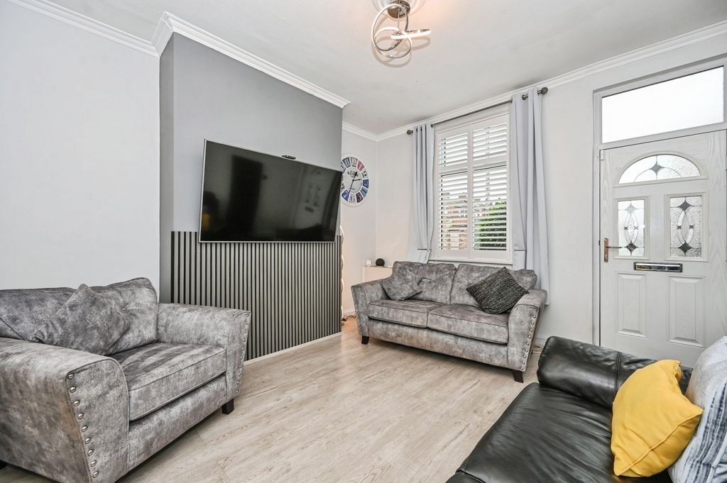 Property photo 2 of 20 Pbox-Img.Jpg