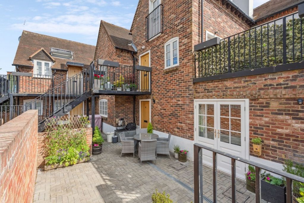 Property photo 1 of 17 Photo 6