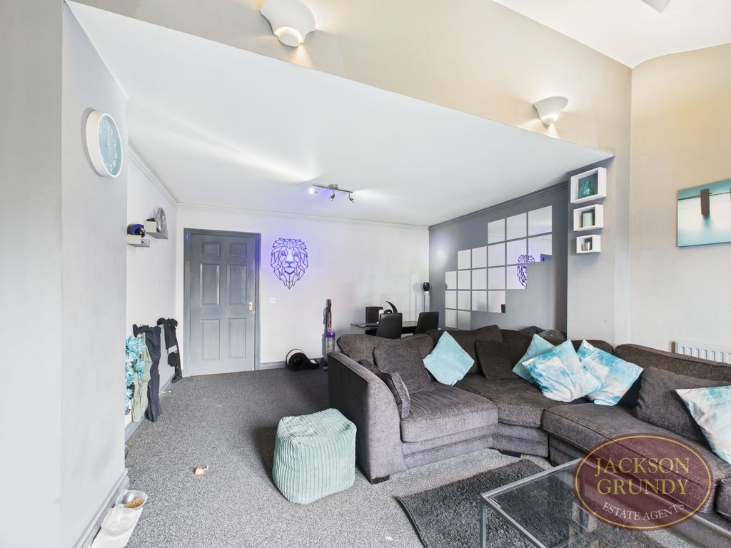 Property photo 3 of 16 Ashmead