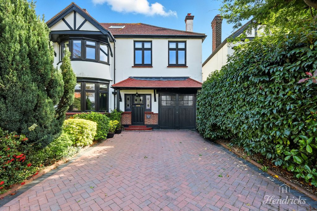 Property photo 2 of 43