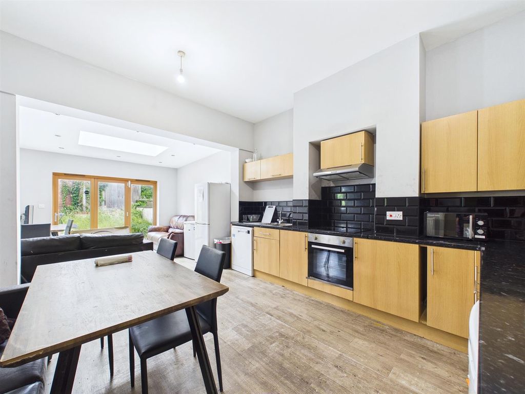 Property photo 2 of 18 1 - 10-Bed HMO Horfield.Jpg