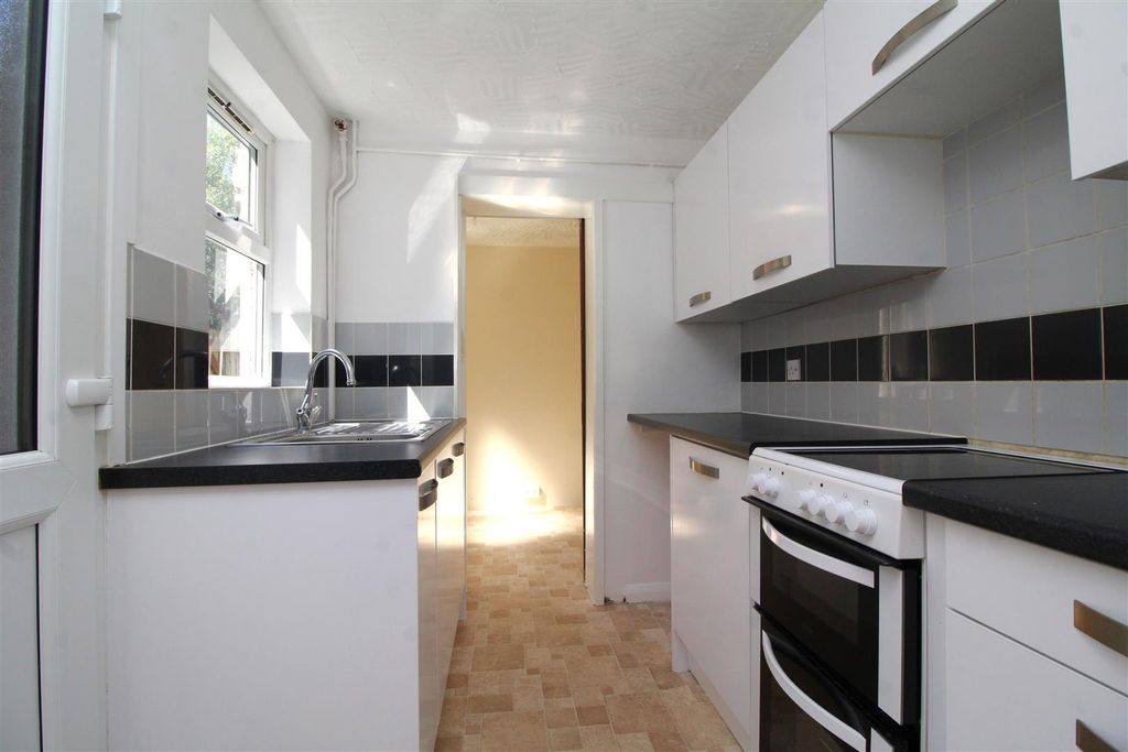 Property photo 2 of 12 Kitchen.Jpg