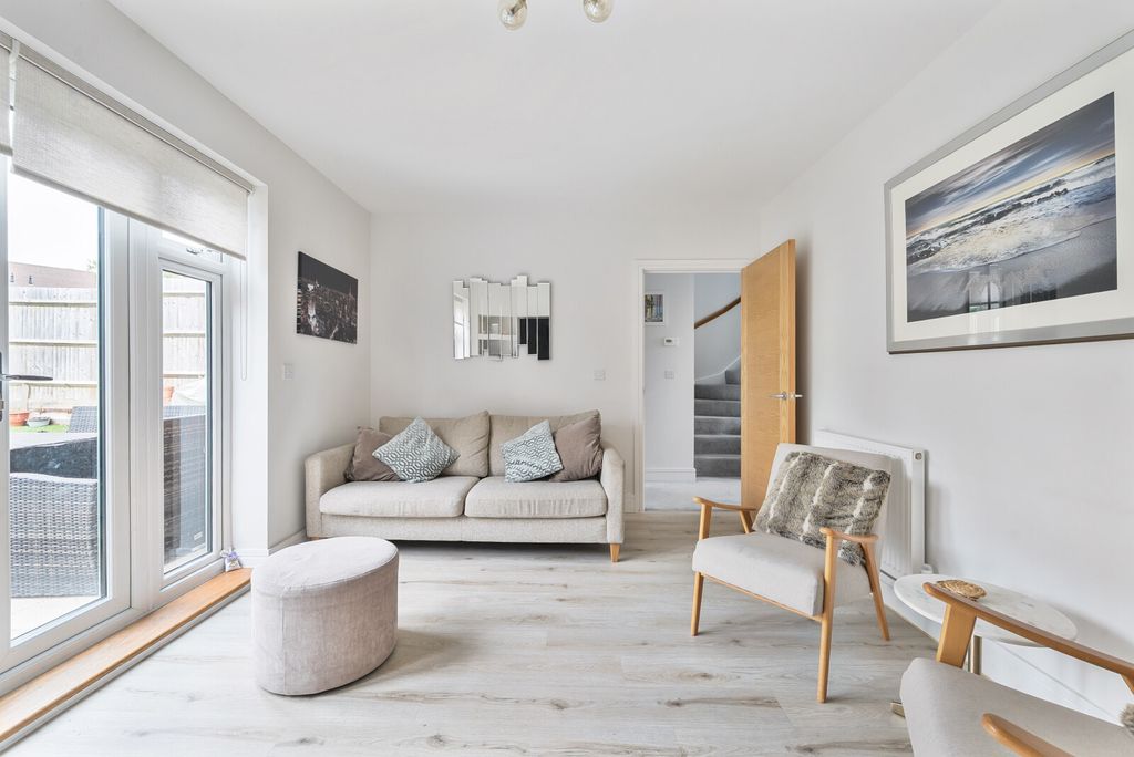 Property photo 3 of 18 1341697-16-68A6Fc...