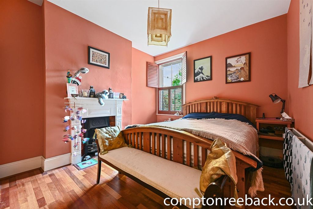 Property photo 3 of 7 Bedroom 1