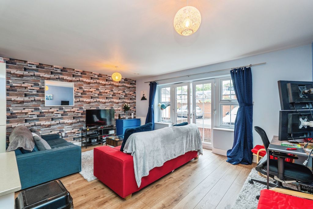 Property photo 2 of 19