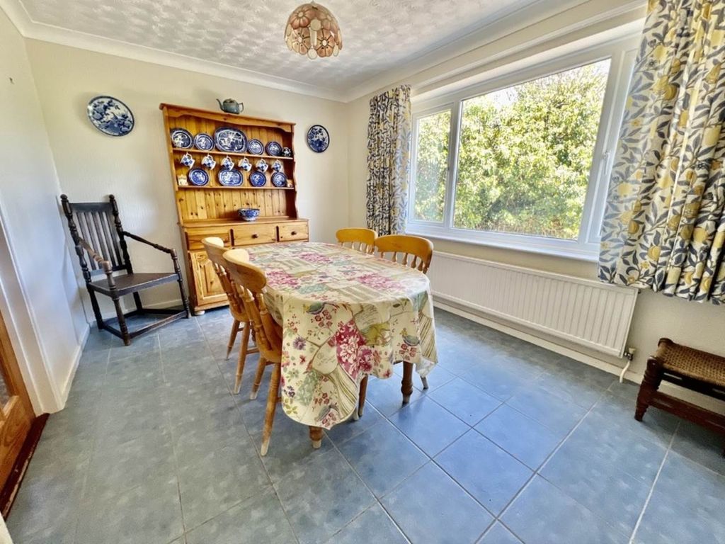 Property photo 3 of 17 D Room
