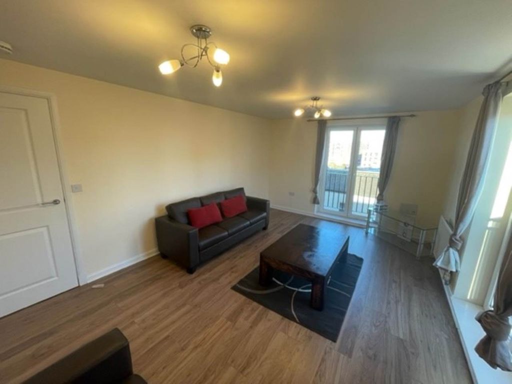 Property photo 3 of 11 Living-2